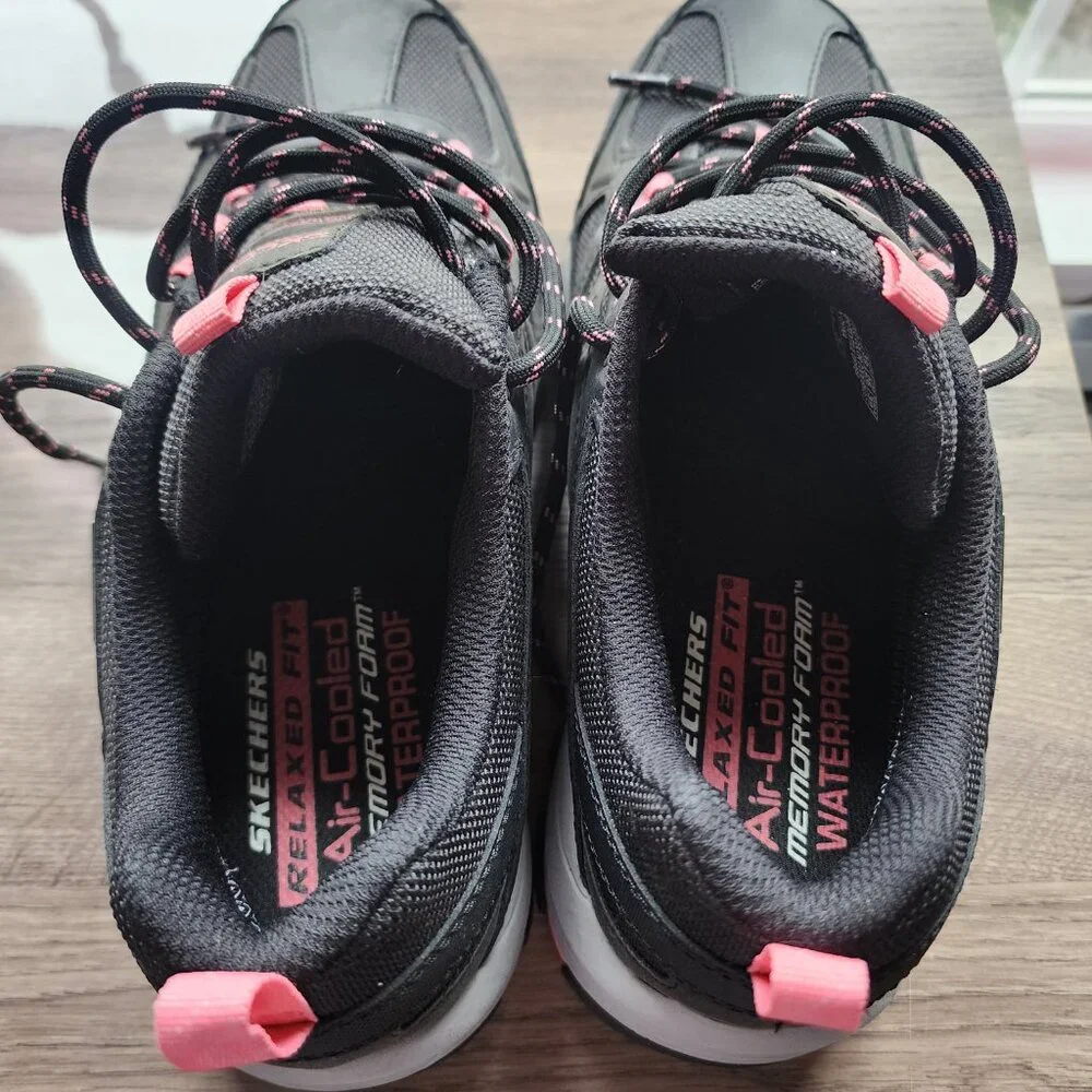 Ladies Black & Pink Waterproff Skechers Size 9 NEW - Picture 3 of 11